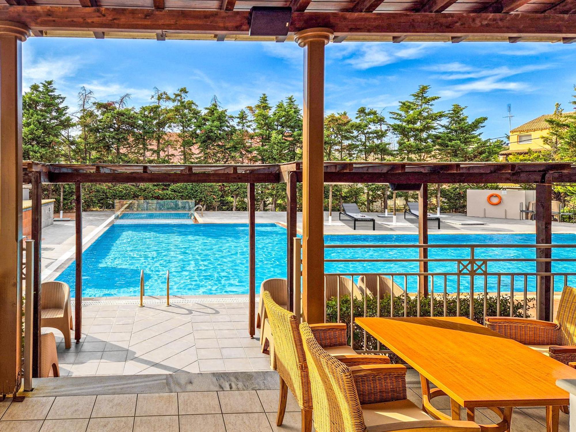 Thinalos Aparthotel Acharavi  Exteriör bild